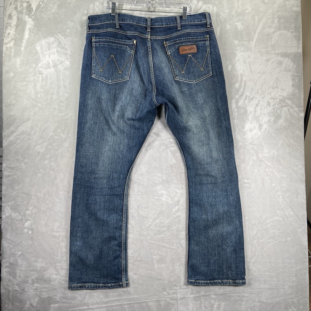 Wrangler Jeans men's 38x31 Retro Slim Bootcut Denim Blue Western Bootleg Fading - Picture 14 of 14